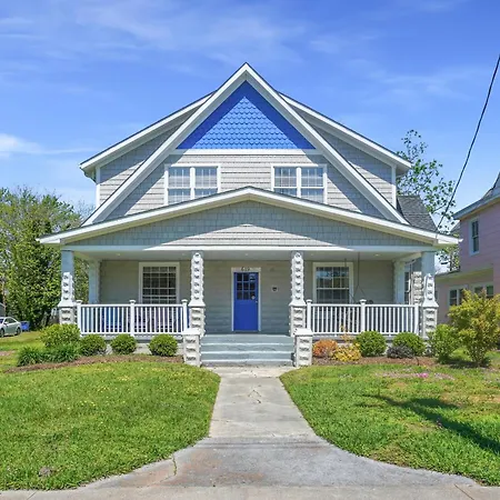 The Great Escape - Renovated In-Town Charm! Villa